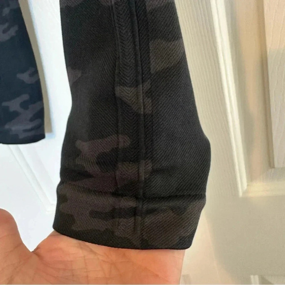 Spanx Seamless Camo Leggings - Picture 7 of 7